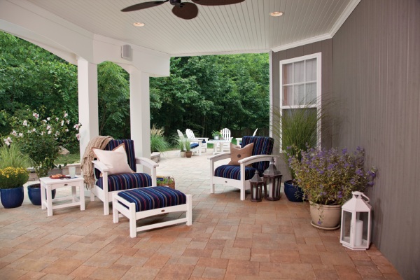 landscape designer tips - patio furniture